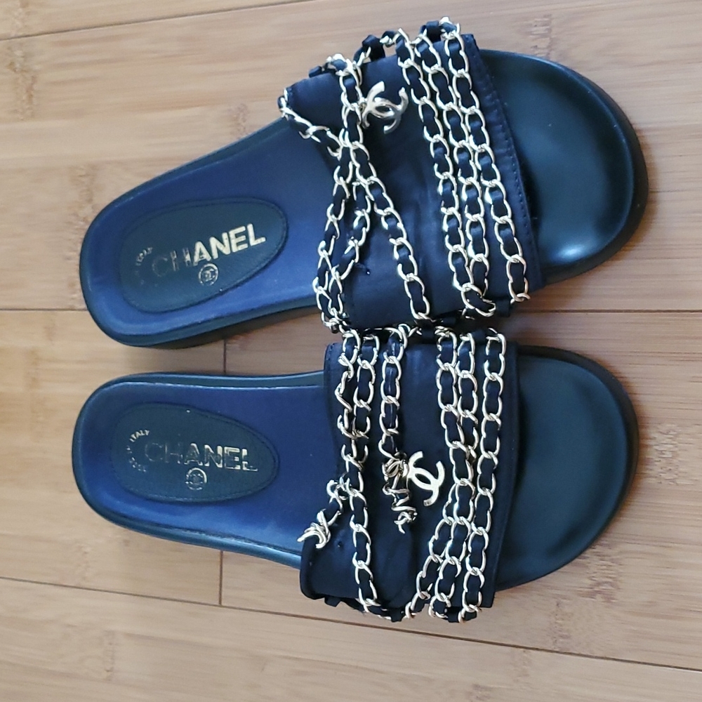 Chanel Navy Chain CC Sides sz 36